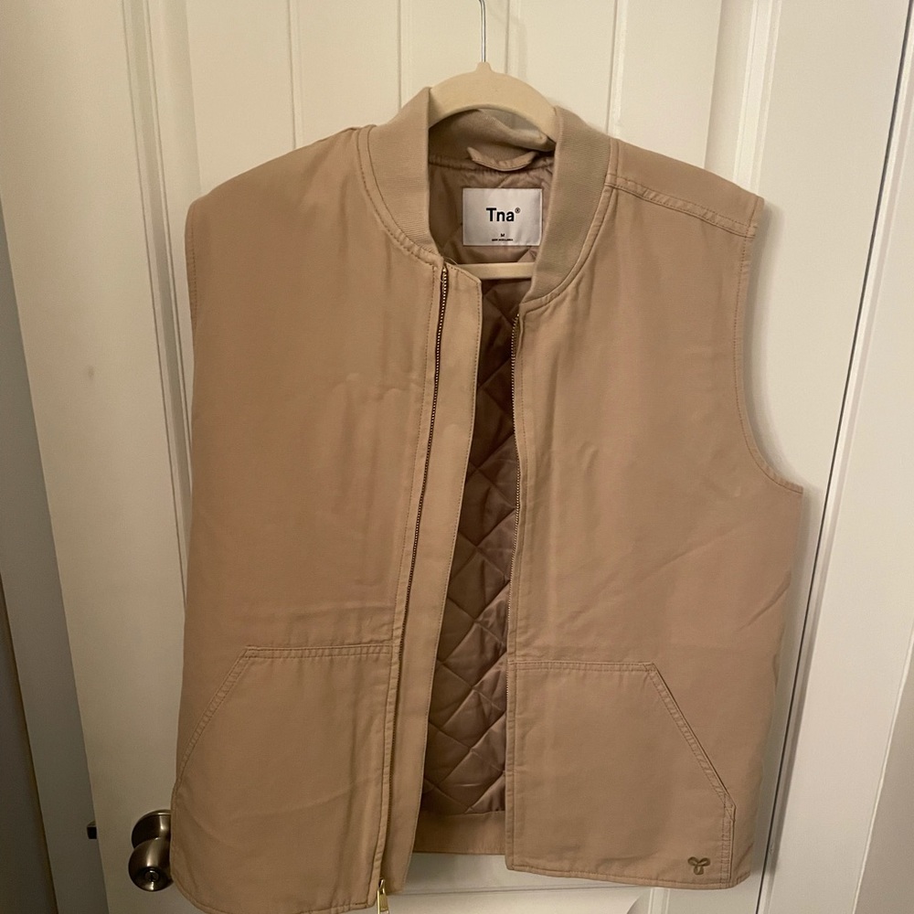 TNA Ferris Vest NWT Olive Beige colour